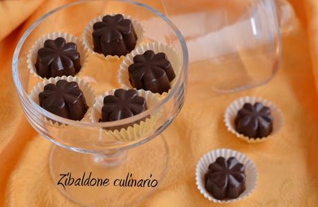 Praline al pralinato di mandorle e nocciole Praline al pralinato di mandorle e nocciole