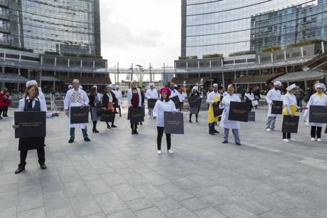 Lavoro nero in Italia? In un Flashmob, la soluzione di Openjobmetis I perfromers del Frozen Flashmob “il lavoro nero non ha un buon sapore” nel momento Frozen