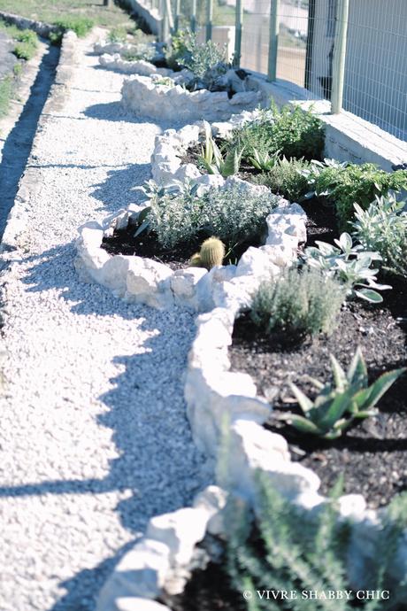 GIARDINO: aiuola in pietra Fai da Te GIARDINO: aiuola in pietra Fai da Te