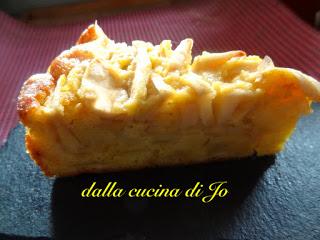 Torta con cinque mele, morbida e fondente Torta con cinque mele, morbida e fondente