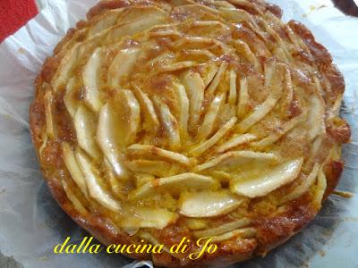 Torta con cinque mele, morbida e fondente Torta con cinque mele, morbida e fondente