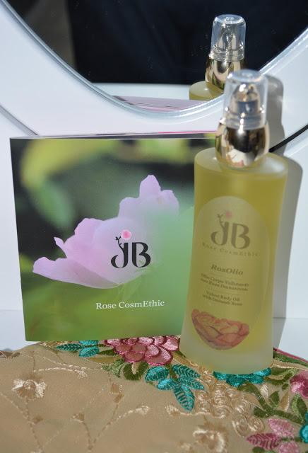 Come avere una pelle idratata e sana grazie ai cosmetici naturali a base di estratti di Rosa Damascena. Come avere una pelle idratata e sana grazie ai cosmetici naturali a base di estratti di Rosa Damascena.