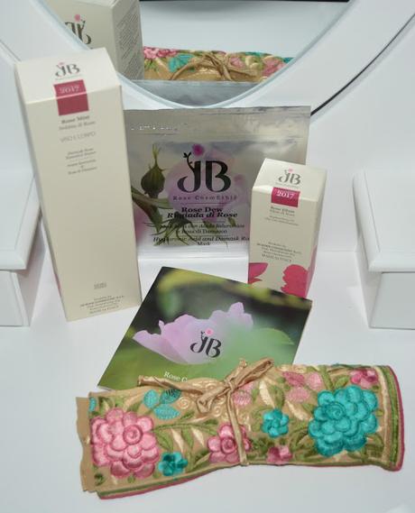 Come avere una pelle idratata e sana grazie ai cosmetici naturali a base di estratti di Rosa Damascena. Come avere una pelle idratata e sana grazie ai cosmetici naturali a base di estratti di Rosa Damascena.