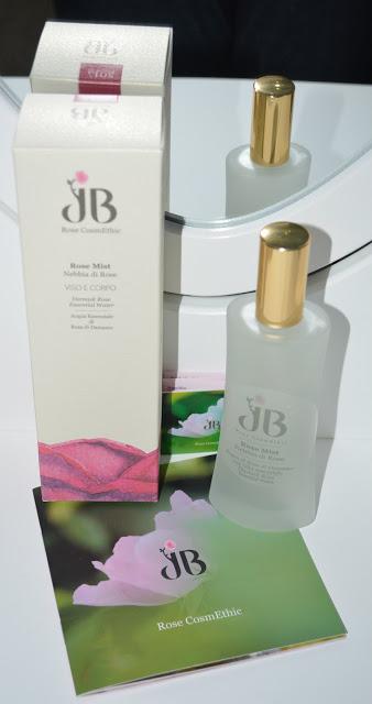 Come avere una pelle idratata e sana grazie ai cosmetici naturali a base di estratti di Rosa Damascena. Come avere una pelle idratata e sana grazie ai cosmetici naturali a base di estratti di Rosa Damascena.
