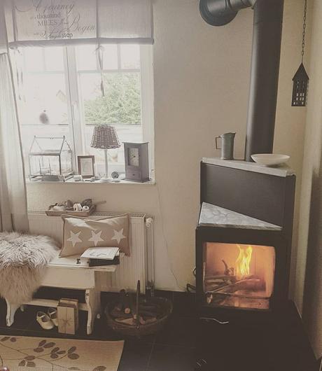 Una casa ricca di personalità L'immagine può contenere: tabella e spazio al chiuso