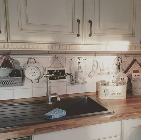 Una casa ricca di personalità L'immagine può contenere: cucina e spazio al chiuso