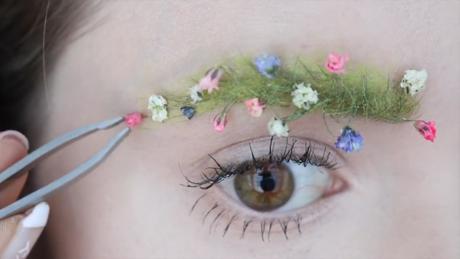 Beauty primavera: praticamente dobbiamo fare giardinaggio sulle sopracciglia Beauty primavera: praticamente dobbiamo fare giardinaggio sulle sopracciglia