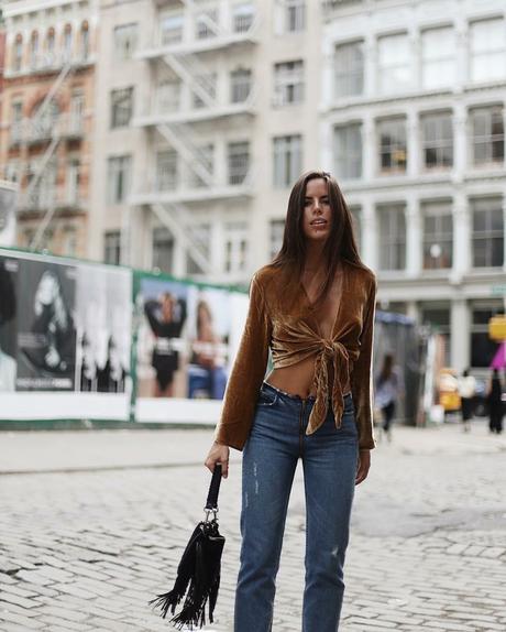 Fashion Trend: facciamo il nodo alla camicia Fashion Trend: facciamo il nodo alla camicia