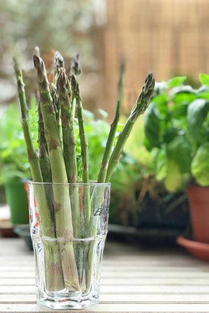 Remise en forme. Vellutata di asparagi, costo zero, calorie pure. Remise en forme. Vellutata di asparagi, costo zero, calorie pure.