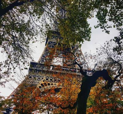 Parigi, in un soffio Parigi, in un soffio