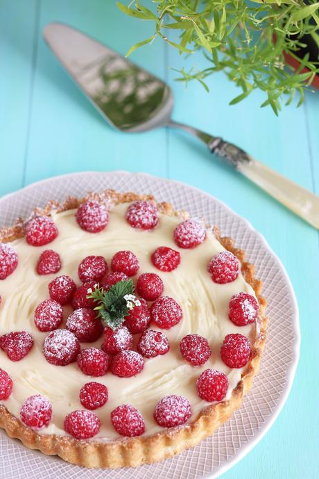 Crostata con crema al cioccolato bianco e lamponi Crostata con crema al cioccolato bianco e lamponi