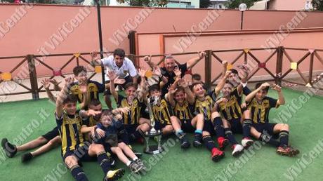 Attività di Base, alla Juve Stabia il Trofeo Nazionale di Taranto: Di Serio miglior calciatore e dedica speciale Attività di Base, alla Juve Stabia il Trofeo Nazionale di Taranto: Di Serio miglior calciatore e dedica speciale