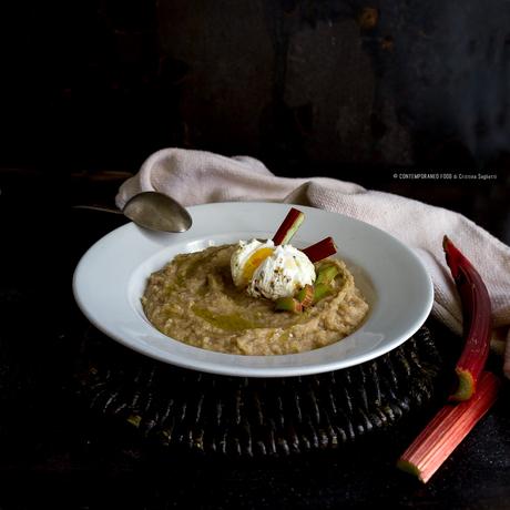 Crema di rabarbaro, cipolla di Tropea e patate con uovo al pepe affumicato Crema di rabarbaro, cipolla di Tropea e patate con uovo al pepe affumicato