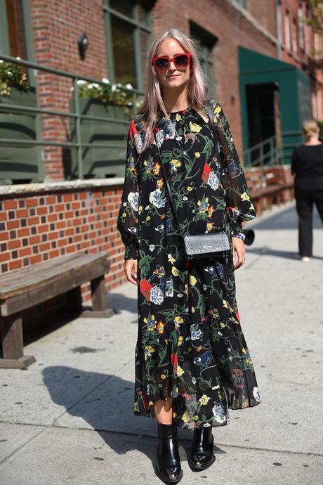 Comodo e primaverile: l'abito midi e maxi a fiori Comodo e primaverile: l'abito midi e maxi a fiori