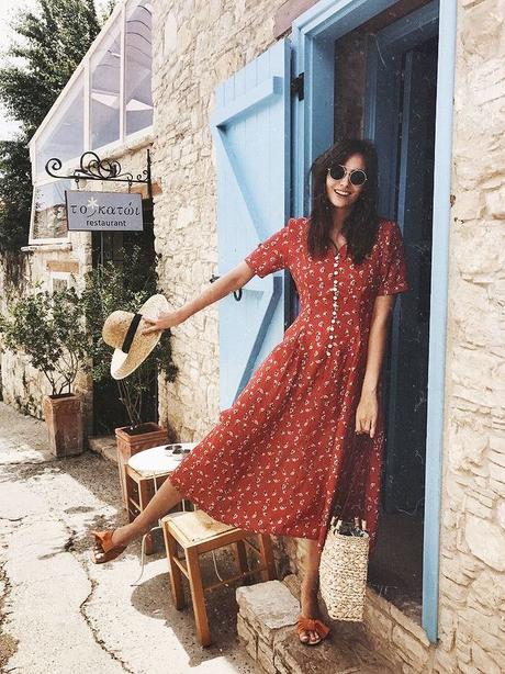 Comodo e primaverile: l'abito midi e maxi a fiori Comodo e primaverile: l'abito midi e maxi a fiori