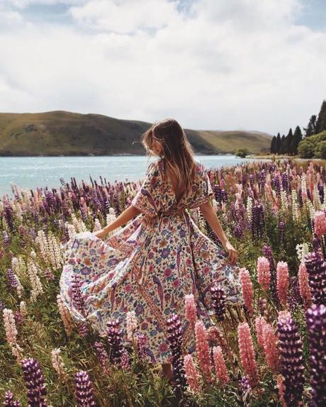Comodo e primaverile: l'abito midi e maxi a fiori Comodo e primaverile: l'abito midi e maxi a fiori