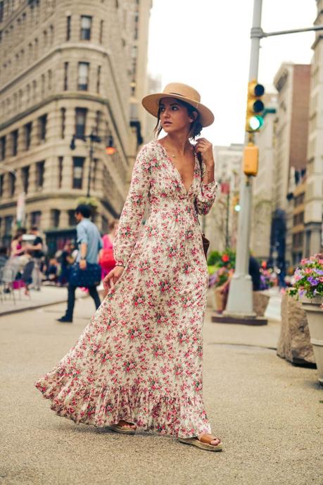 Comodo e primaverile: l'abito midi e maxi a fiori Comodo e primaverile: l'abito midi e maxi a fiori