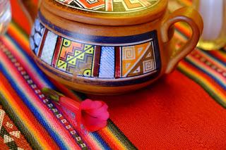 Il Perù, gli Inca, il mal di montagna, le foglie di coca e la tavolozza di colori delle Ande Il Perù, gli Inca, il mal di montagna, le foglie di coca e la tavolozza di colori delle Ande