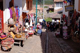 Il Perù, gli Inca, il mal di montagna, le foglie di coca e la tavolozza di colori delle Ande Il Perù, gli Inca, il mal di montagna, le foglie di coca e la tavolozza di colori delle Ande