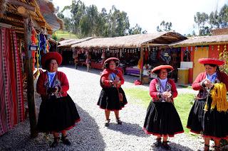 Il Perù, gli Inca, il mal di montagna, le foglie di coca e la tavolozza di colori delle Ande Il Perù, gli Inca, il mal di montagna, le foglie di coca e la tavolozza di colori delle Ande