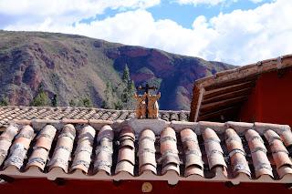 Il Perù, gli Inca, il mal di montagna, le foglie di coca e la tavolozza di colori delle Ande Il Perù, gli Inca, il mal di montagna, le foglie di coca e la tavolozza di colori delle Ande