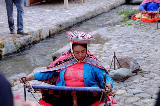 Il Perù, gli Inca, il mal di montagna, le foglie di coca e la tavolozza di colori delle Ande Il Perù, gli Inca, il mal di montagna, le foglie di coca e la tavolozza di colori delle Ande