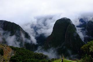 Il Perù, gli Inca, il mal di montagna, le foglie di coca e la tavolozza di colori delle Ande Il Perù, gli Inca, il mal di montagna, le foglie di coca e la tavolozza di colori delle Ande