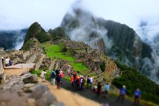 Il Perù, gli Inca, il mal di montagna, le foglie di coca e la tavolozza di colori delle Ande Il Perù, gli Inca, il mal di montagna, le foglie di coca e la tavolozza di colori delle Ande