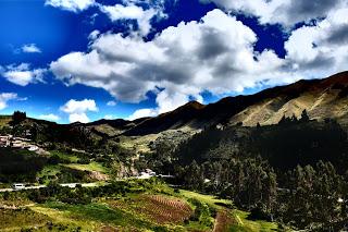Il Perù, gli Inca, il mal di montagna, le foglie di coca e la tavolozza di colori delle Ande Il Perù, gli Inca, il mal di montagna, le foglie di coca e la tavolozza di colori delle Ande