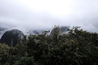 Il Perù, gli Inca, il mal di montagna, le foglie di coca e la tavolozza di colori delle Ande Il Perù, gli Inca, il mal di montagna, le foglie di coca e la tavolozza di colori delle Ande