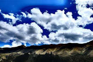 Il Perù, gli Inca, il mal di montagna, le foglie di coca e la tavolozza di colori delle Ande Il Perù, gli Inca, il mal di montagna, le foglie di coca e la tavolozza di colori delle Ande