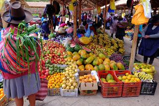 Il Perù, gli Inca, il mal di montagna, le foglie di coca e la tavolozza di colori delle Ande Il Perù, gli Inca, il mal di montagna, le foglie di coca e la tavolozza di colori delle Ande