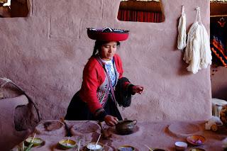 Il Perù, gli Inca, il mal di montagna, le foglie di coca e la tavolozza di colori delle Ande Il Perù, gli Inca, il mal di montagna, le foglie di coca e la tavolozza di colori delle Ande
