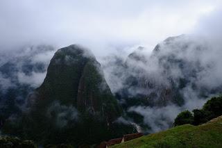 Il Perù, gli Inca, il mal di montagna, le foglie di coca e la tavolozza di colori delle Ande Il Perù, gli Inca, il mal di montagna, le foglie di coca e la tavolozza di colori delle Ande