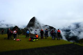 Il Perù, gli Inca, il mal di montagna, le foglie di coca e la tavolozza di colori delle Ande Il Perù, gli Inca, il mal di montagna, le foglie di coca e la tavolozza di colori delle Ande