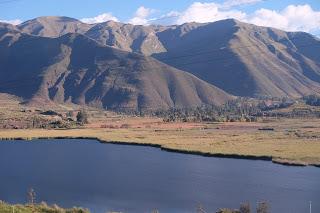 Il Perù, gli Inca, il mal di montagna, le foglie di coca e la tavolozza di colori delle Ande Il Perù, gli Inca, il mal di montagna, le foglie di coca e la tavolozza di colori delle Ande