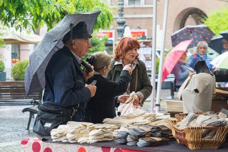 Il maltempo non ha frenato la ‘voglia’ di fiera Carolingia Il maltempo non ha frenato la ‘voglia’ di fiera Carolingia