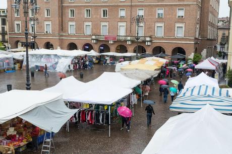 Il maltempo non ha frenato la ‘voglia’ di fiera Carolingia Il maltempo non ha frenato la ‘voglia’ di fiera Carolingia