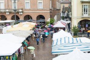 Il maltempo non ha frenato la ‘voglia’ di fiera Carolingia Il maltempo non ha frenato la ‘voglia’ di fiera Carolingia