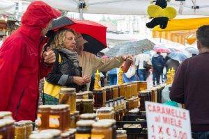 Il maltempo non ha frenato la ‘voglia’ di fiera Carolingia Il maltempo non ha frenato la ‘voglia’ di fiera Carolingia