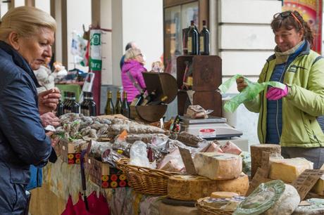 Il maltempo non ha frenato la ‘voglia’ di fiera Carolingia Il maltempo non ha frenato la ‘voglia’ di fiera Carolingia