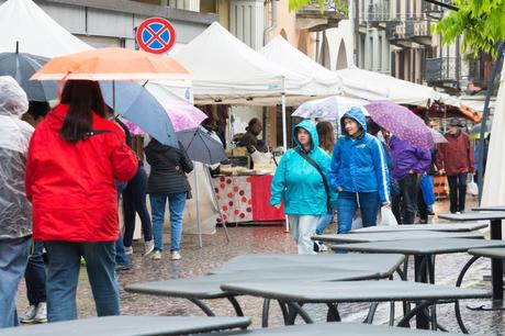 Il maltempo non ha frenato la ‘voglia’ di fiera Carolingia Il maltempo non ha frenato la ‘voglia’ di fiera Carolingia