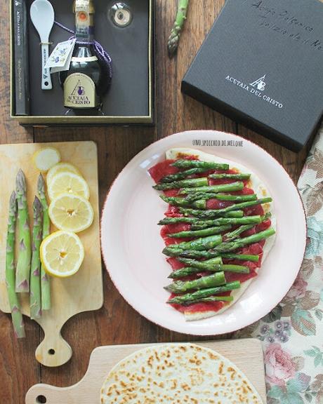 PIADINA ROMAGNOLA farcita con CARNE SALADA ASPARAGI e ACETO BALSAMICO TRADIZIONALE di MODENA DOP ACETAIA del CRISTO PIADINA ROMAGNOLA farcita con CARNE SALADA ASPARAGI e ACETO BALSAMICO TRADIZIONALE di MODENA DOP ACETAIA del CRISTO
