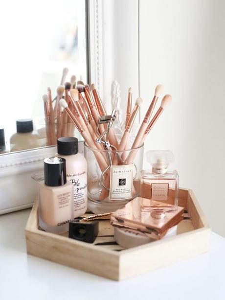 Trucchi e cosmetici: come tenerli in ordine e capire quando sostituirli Trucchi e cosmetici: come tenerli in ordine e capire quando sostituirli