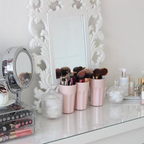 Trucchi e cosmetici: come tenerli in ordine e capire quando sostituirli Trucchi e cosmetici: come tenerli in ordine e capire quando sostituirli