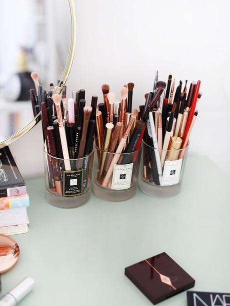 Trucchi e cosmetici: come tenerli in ordine e capire quando sostituirli Trucchi e cosmetici: come tenerli in ordine e capire quando sostituirli