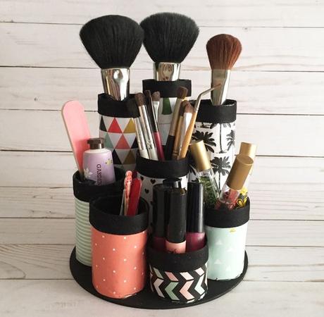 Trucchi e cosmetici: come tenerli in ordine e capire quando sostituirli Trucchi e cosmetici: come tenerli in ordine e capire quando sostituirli