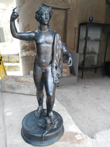 Scavi di Ercolano, visita nella Bottega del Plumbarius: in mostra 2 statuette in 3D Scavi di Ercolano, visita nella Bottega del Plumbarius: in mostra 2 statuette in 3D