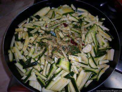 FAGOTTINI DI PASTA FILLO CON ZUCCHINE E PROVOLA FAGOTTINI DI PASTA FILLO CON ZUCCHINE E PROVOLA