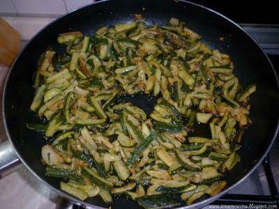 FAGOTTINI DI PASTA FILLO CON ZUCCHINE E PROVOLA FAGOTTINI DI PASTA FILLO CON ZUCCHINE E PROVOLA